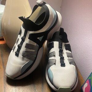 Woman’s Nurture Response and Slip-On Athletic Sneakers sz 9.5